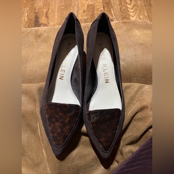 Anne Klein Shoes - Anne Klein Womens Brown Tortoise AKMedley Suede Low Heel Pump Size 8 Career